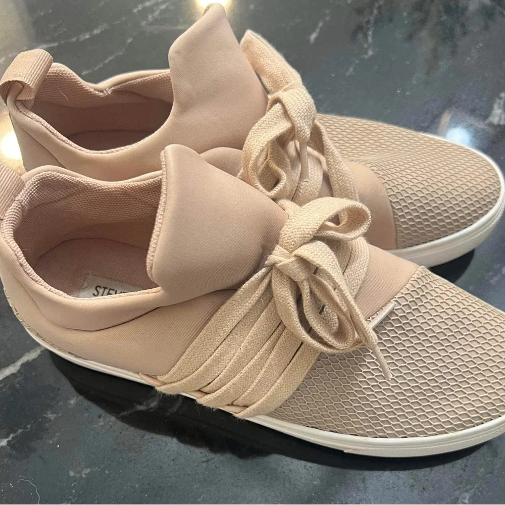 Steve Madden tennis shoes